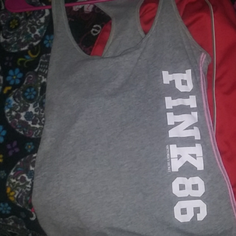 VS pink tank